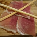 肉バルガッチャ - 生ハムとグリッシーニ