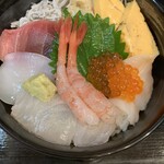 海鮮丼、日替り丼(1280円〜1500円)