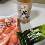 セブンイレブン - ドリンク写真:この冷凍グレープフルーツは冷凍でも半解凍でも、冷たくても最高です!抹茶バーもうまーい。