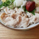 ○七商店 - 炙り梅とおろしそ肉麺