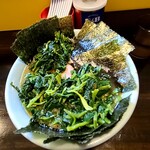 家系ラーメン ジェット家 - 中盛ホウレン草海苔1000円