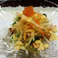 甚六鮨 - 魚介の入ったサラダ・・タイやトビッコなどが入っています。ドレッシングは中華風味でした。 