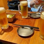 Kushikatsu Dengana - とりあえずビール。キャベツは無料