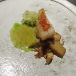 ITO wabi sabi - 金目鯛のウロコ焼き トマト 白麦酒 タケノコ フレッシュコリアンダーのオイル・文旦とフレッシュコリアンダーのマリネ