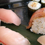 回転寿司 魚どんや - 地魚満喫セット　金目鯛の棒寿司を中心に