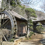 峠の茶屋 - ２番目は水車小屋、３番目は厠