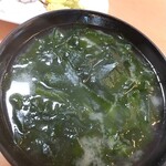 活魚料理 びんび家 - 三重のあおさもおいしかったけど正直このわかめの味噌汁には負けたと思った。