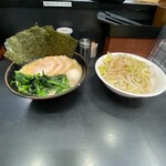 横浜家系ラーメン すずき家 - 醤油ラーメン（並）にスペシャルトッピング