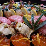 Sasa Sushi - テイクアウトの寿司盛り合わせ