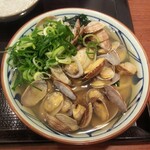 丸亀製麺 - あさりうどん(税込)630円 にネギトッピング(2021.04.04)