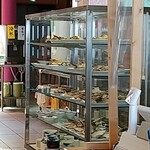 活魚料理 びんび家 - ここに並んでるあら炊きとかなんやらでぐだぐだ日本酒飲めたら幸せでしょうねー。