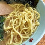 ラーメン六角家 - 酒井の麺はしっかり硬め。