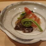 鮨 むらやま - 春野菜のお浸しと炙りの鳥貝と車海老