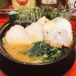 豚骨醤油ラーメン 王道家 - 