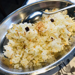 Amuru - 別皿に 用意されるバターライス