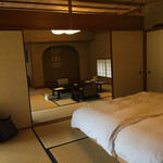 三養荘 - ベットの間は8畳