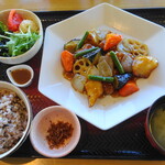 大戸屋 - 四元豚と野菜の黒酢あん定食