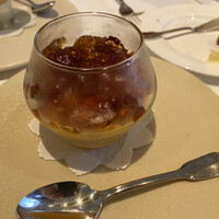 レグリエ - ニンジンのムースとコンソメのジュレ、ウニ添え。