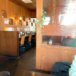 SAMA - 【2021年03月】店内：パーテーションは、テーブル席／カウンター席、友にしっかりと対応してます。