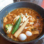 SAMA - 【2021年03月】ホルモンチーズ納豆カリー＠1,350円（トマトスープ、5辛、ライス少なめ150g）、カリーアップ。