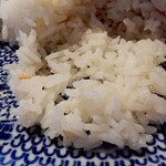 アジア食堂 新嘉坡鶏飯 - ご飯は細長いタイ米（ジャスミン米）です。パラパラで良い香りがします。
