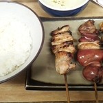 Azumaya - ごはん、おしんこ、焼き鳥