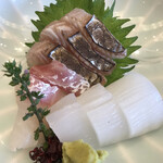 天ぷら新宿つな八 - 磯波５８３０円。刺身盛合せ三点盛。鯛、鰆、アオリイカ。秀逸なお造りです（╹◡╹）（╹◡╹）。アオリイカが特に良かったです（╹◡╹）（╹◡╹）