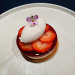 abysse - 苺のタルト仕立て