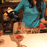 marc - カウンター越しにワインをご用意します！