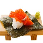 Wrapped Sushi salmon roe