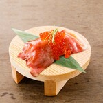 Niku Sushi Wagyu Nikura (meat + salmon roe)