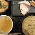 麺屋一燈 - 貝と鷄出汁の細つけ麺＋鷄そぼろご飯