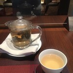桂林 - 茶葉がすでに広がっている