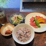 Daishouen - ランチ
      黒毛和牛赤身定食(わかめスープ付) １２５０円