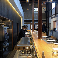 ルアン NIPPONIA HOTEL 奈良 ならまち - カウンター席へ