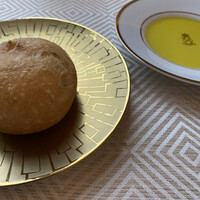 SALONE TOKYO - 軽くてサクッとしたバゲット