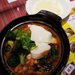 天竺 - 北海道チキンカレー 1000円 +しめじ/ブロッコリー/ホウレン草/スライスチーズ 305円
