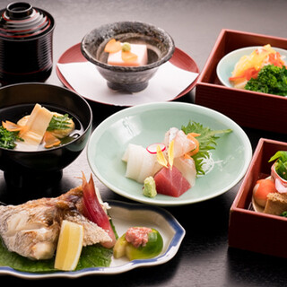 Using Kyoto vegetables ◆ Kyoto obanzai kaiseki cuisine packed with specialties