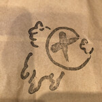 パン屋 塩見 - カンパーニュを抱える人？