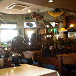 明かりを落とし、落ち着いた雰囲気の店内。