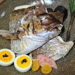 人丸花壇 - 夕食（超豪華明石づくし会席）焼物：鯛の宝楽焼き、半熟玉子、きんかん、酢蓮 