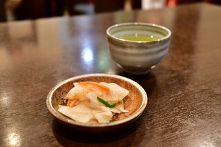 Ouro Ji - 【とん丼@税込1,150円】漬物＆冷茶