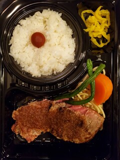 牛庵 - ロース肉のステーキ弁当