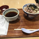 Hosokiri Udon Tentsururi - 豚肉のつけ汁うどん880円