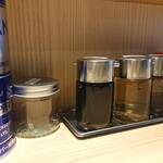 麺屋辰巳 - 卓上の調味料