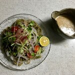 柿の専門 - 柿の葉サラダうどん