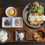Itaruya - 自家製のタレに漬け込んだ大人気チキン南蛮定食！