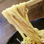 まぜそばの呉空 - 醤油まぜそば：平麺