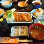 カツ亭 - 少し控えめおろしヒレかつ定食(炙り)❗️