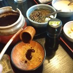 カツ亭 - 擦り胡麻にソース投入！